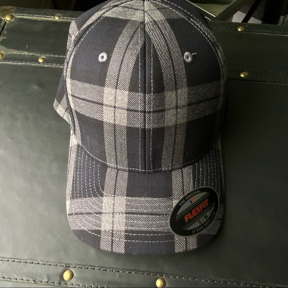 LAST CHANCE Flexfit Plaid Hat S/M NEW